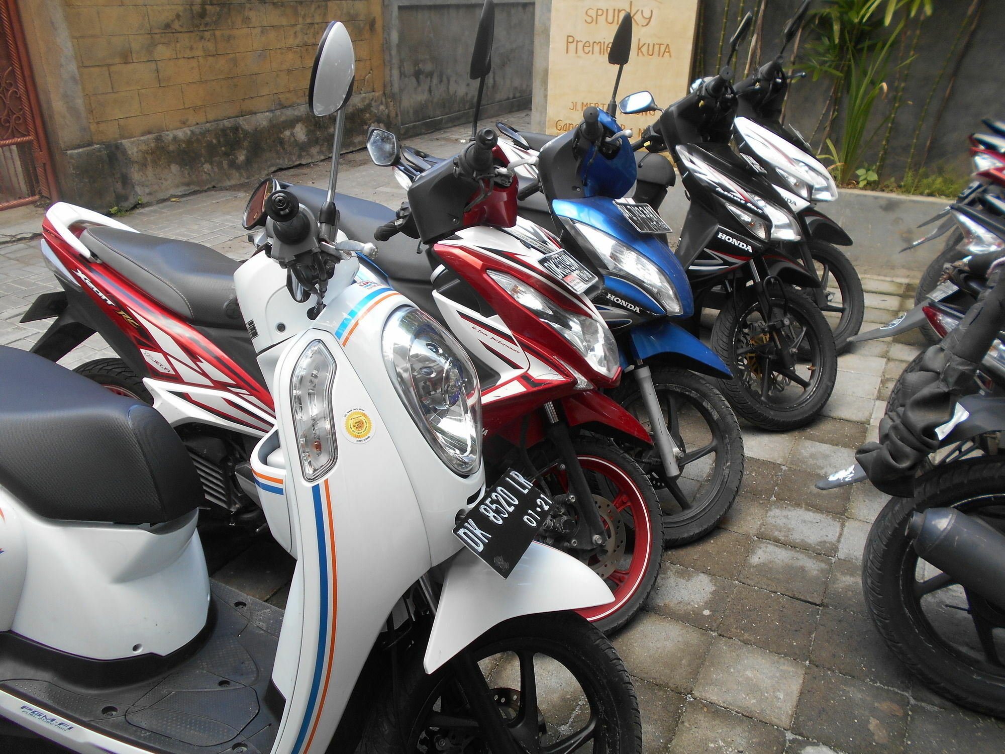 Reddoorz At Kerobokan Seminyak 2 Екстериор снимка